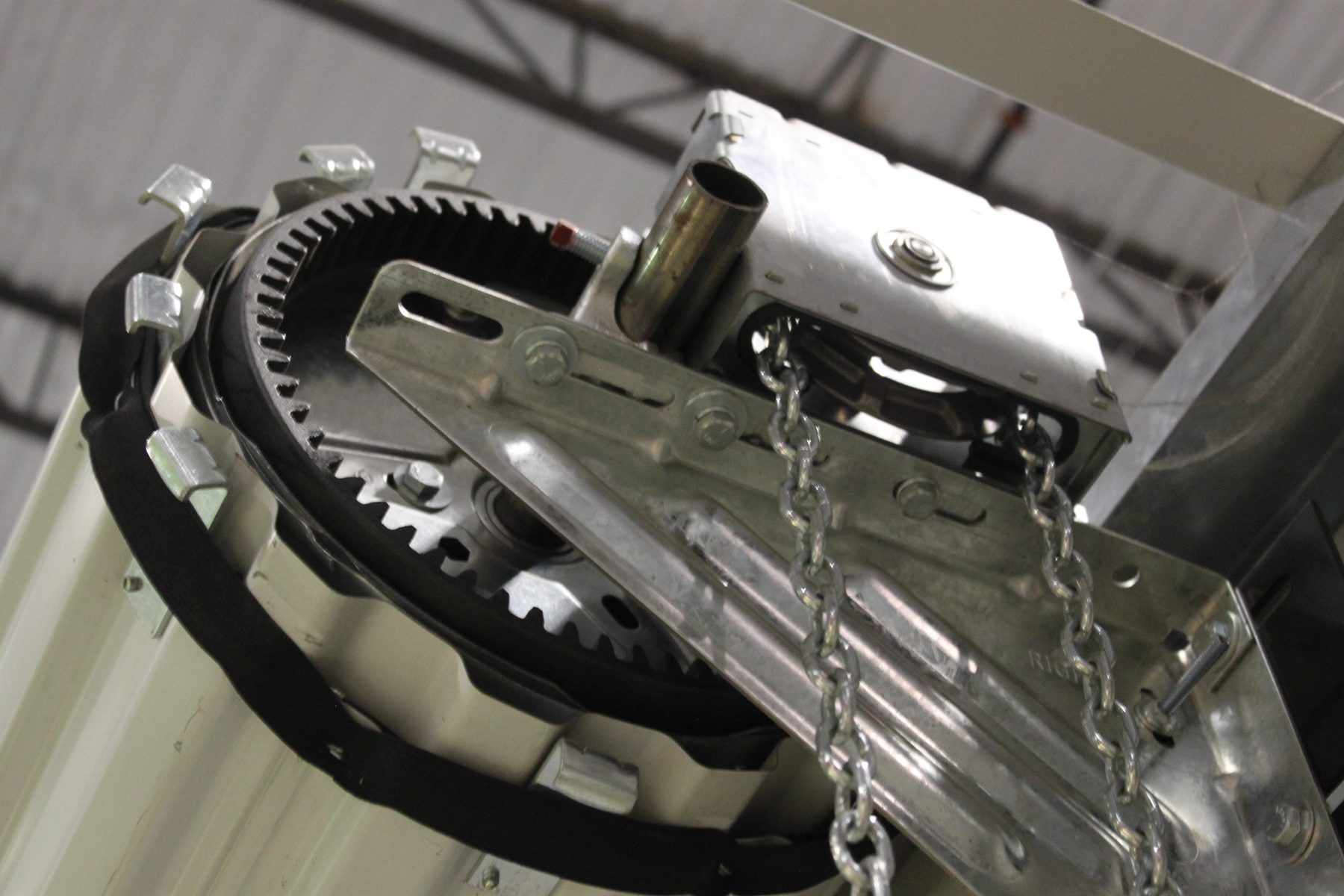 Chain hoist and drum on a Janus 3100 Series door