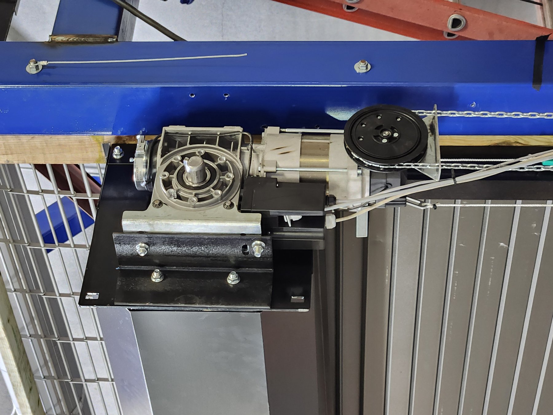 Janus 400HP Series SecureDrive+ direct-drive operator on the door barrel